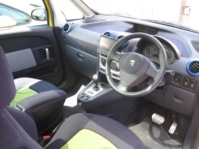 認定中古車入荷情報★遊び心を秘めた『１００７』入荷