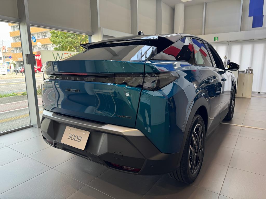 【　NEW 3008 HYBRID デビュー🐾　】
