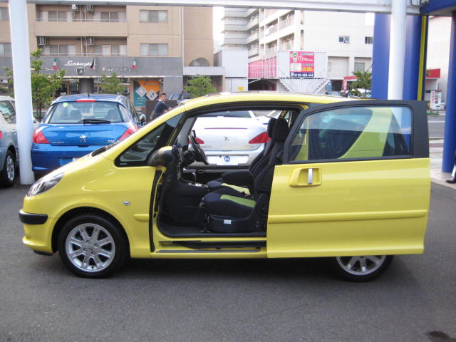 認定中古車入荷情報★遊び心を秘めた『１００７』入荷