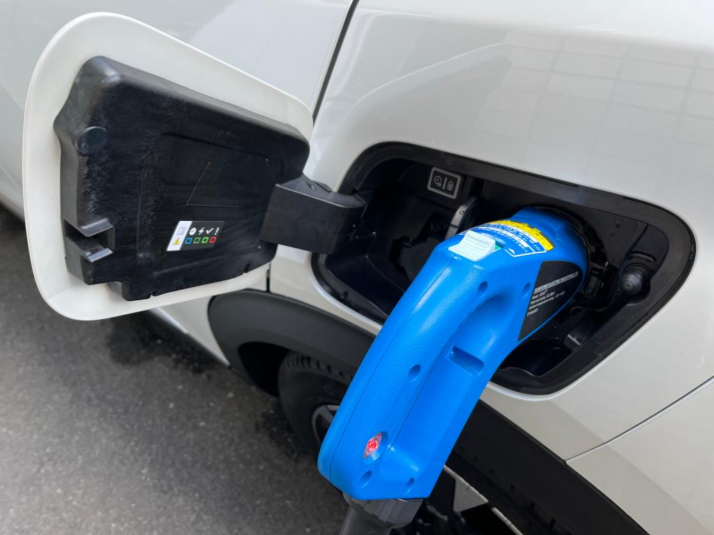 プジョー広島の急速充電器