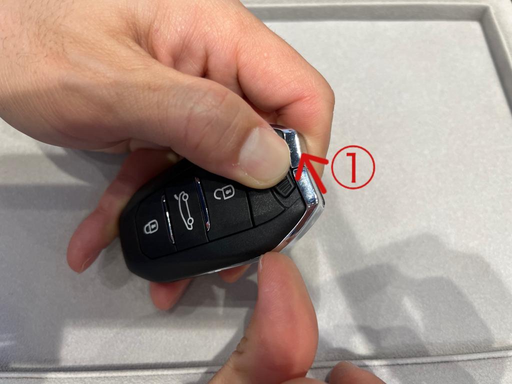 緊急用キー取り出し方