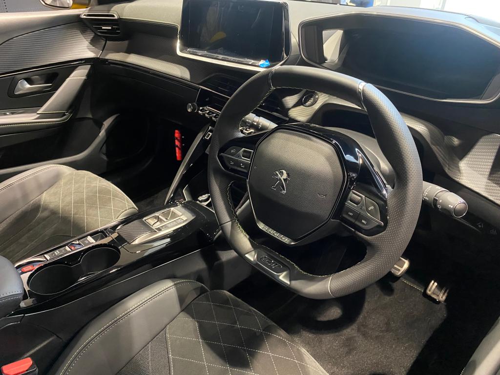 【　PEUGEOT 208 　即納可能車のご案内🐾　】